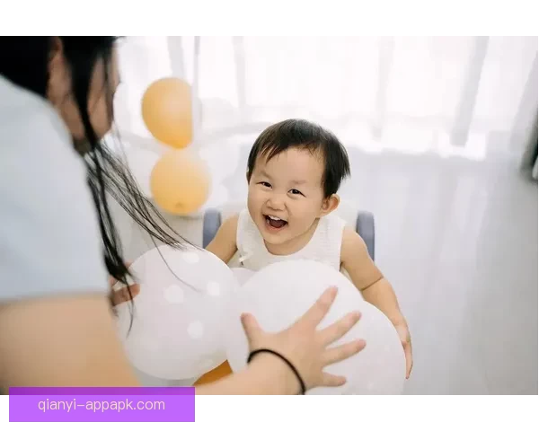 小宝生日快乐 李月汝分享庆祝照 自信微笑为自己干杯被爱环绕
